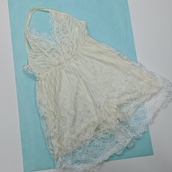 Open back lace halter deep v eyelash lace romper - Picture 8 of 8